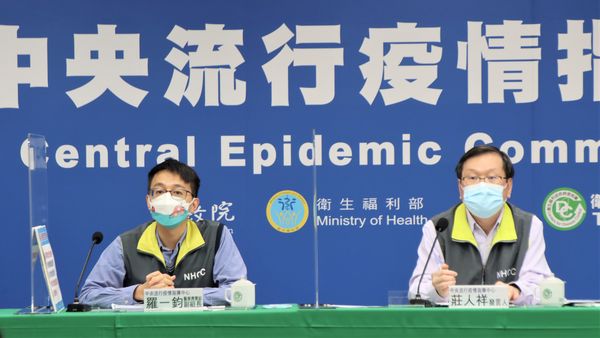 ▲▼中央流行疫情指揮中心記者會，發言人莊人祥、醫療應變組副組長羅一鈞。（圖／指揮中心提供）