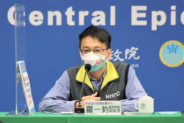 ▲▼中央流行疫情指揮中心記者會，發言人莊人祥、醫療應變組副組長羅一鈞。（圖／指揮中心提供）