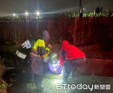 天雨路滑天色又暗...婦跌水溝揮手求救 屏東警急救援
