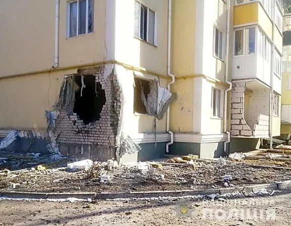 ▲▼烏克蘭北部城市切爾尼戈夫（Chernihiv）遭俄軍圍困，民宅大樓與基礎設施被轟炸。（圖／路透）
