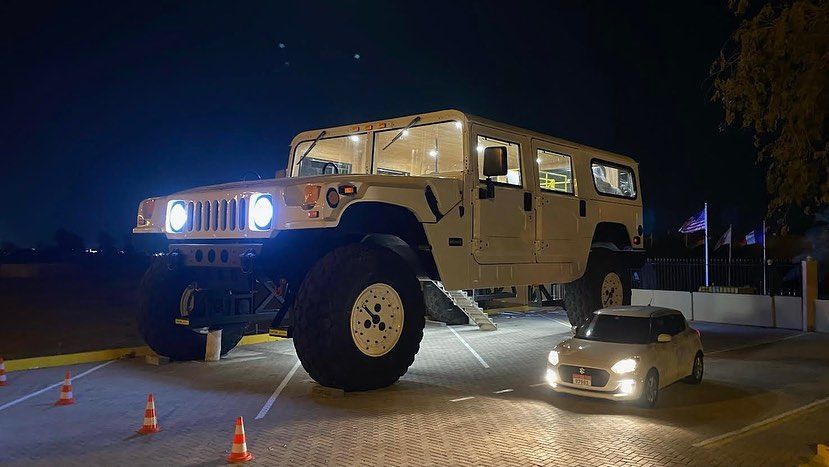 ▲▼阿聯酋阿布達比「彩虹酋長」哈瑪德擁有巨型悍馬Hummer H1（圖／翻攝自Instagram）