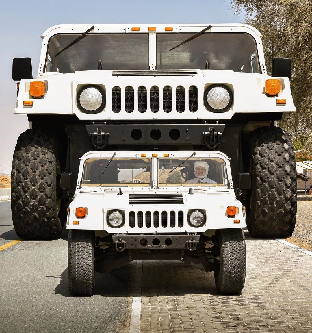 ▲▼阿聯酋阿布達比「彩虹酋長」哈瑪德擁有巨型悍馬Hummer H1（圖／翻攝自Instagram）