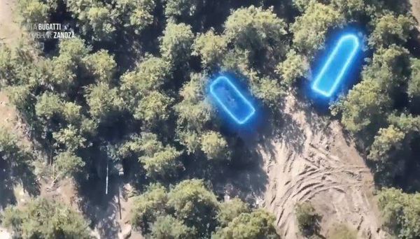 ▲▼烏軍無人機「鷹眼」掌握躲藏於樹林間的俄軍戰車。（圖／翻攝自推特／@RALee85）