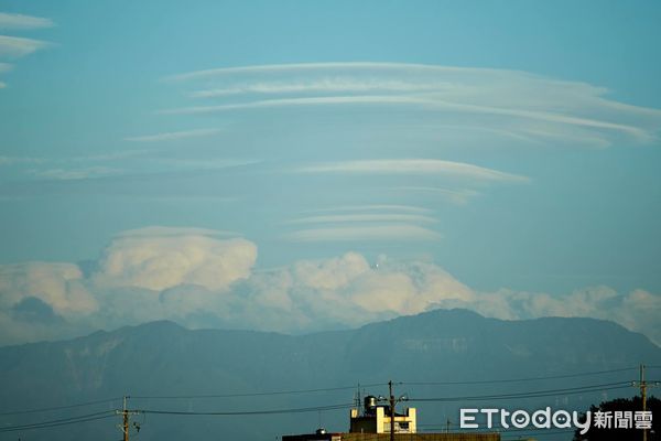 ▲▼嘉義莢狀雲,飛碟雲。（圖／攝影師黃一盛授權提供）