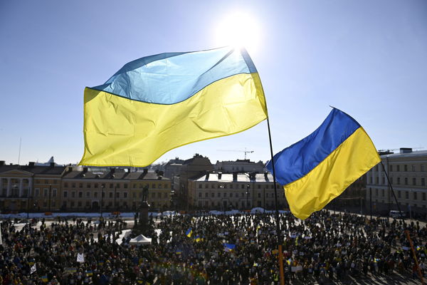 ▲▼芬蘭赫爾辛基參議院廣場舉行和平示威，聲援陷入戰火的烏克蘭。（圖／路透）