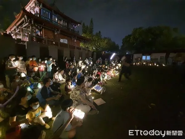 ▲台南市環保局響應全球性節能活動「地球一小時(Earth Hour)」，26日晚間在赤崁樓舉辦「關燈一小時(關燈60+)」活動，安排多項環保節電遊戲及手做創意燈籠等。（圖／記者林悅翻攝，下同）