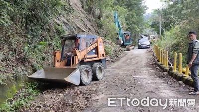 裡冷林道土石崩落道路中斷！20餘車露營客受困　警通報搶修