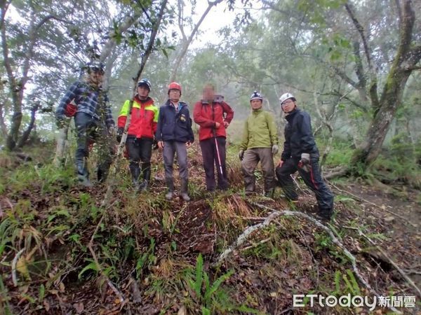 ▲▼順利完成救援任務的警消6人小組。（圖／花蓮消防局提供，下同）