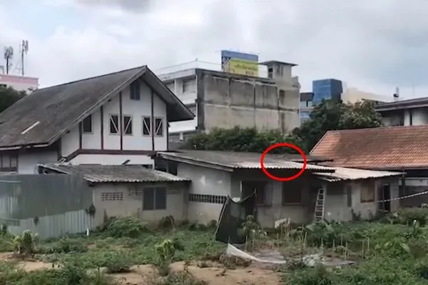 ▲▼泰國富翁從家中屋頂跌落地面後死亡。（圖／翻攝自YouTube）