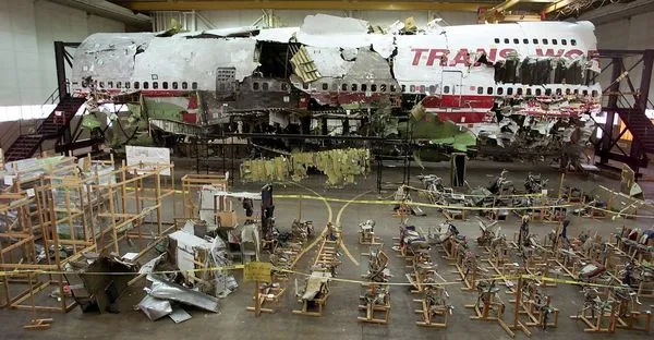 ▲▼TWA 800班機起飛後約12分鐘，在紐約長島外海爆炸解體，名列1990年代最重大空難之一。（圖／達志影像／美聯社）