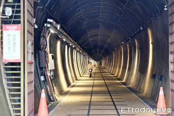 ▲「舊草嶺自行車隧道」去年11月動工整修，工程期預計到今年5/29。（圖／記者彭懷玉攝）