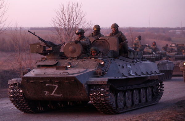 ▲▼馬力波（Mariupol）的俄軍裝甲車隊。（圖／路透）