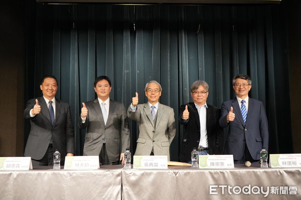 ▲▼左至右依次為，森崴能源總經理胡惠森、豐興鋼鐵董事長林大鈞、台綜院院長吳再益、能源局技術組組長陳崇憲、台綜院一所所長林唐裕。。（圖／台綜院提供）