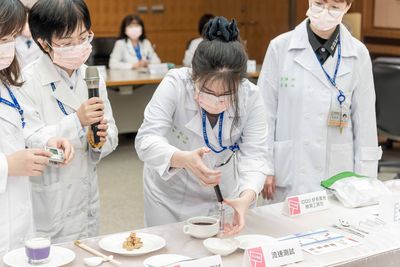 幫吞嚥困難母剪碎排骨還是嗆到　台大醫院專家點出常見備餐迷思