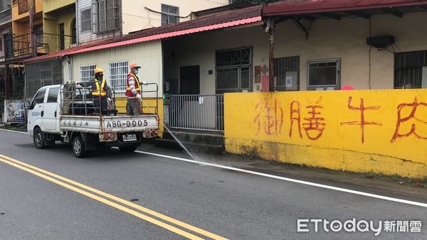 ▲苗栗縣衛生局29日，針對這對確診夫妻所到之處進行大規模清消。（圖／記者黃孟珍翻攝）