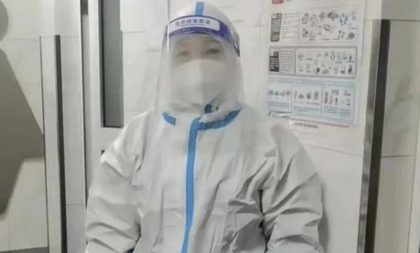 ▲上海一名清潔員在公廁內睡5天4夜。（圖／翻攝北青報）