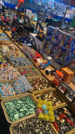 ▲▼台中總站夜市逾200攤美食，卻有竊賊只偷四角內褲。（圖／總站夜市臉書）