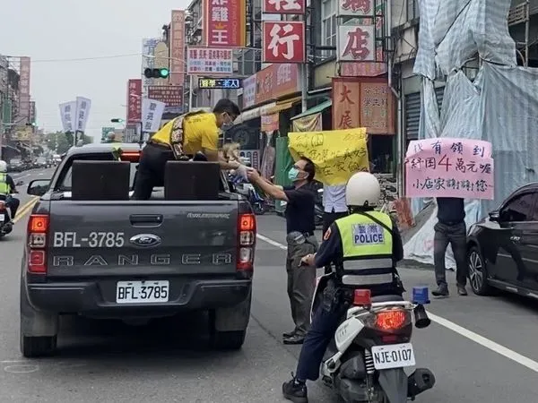 ▲▼鍾佳濱展開車隊掃街行程。（圖／鍾佳濱國會辦公室提供）