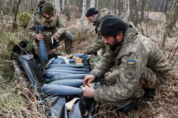 ▲▼烏克蘭軍隊準備武器進行反擊。（圖／路透）