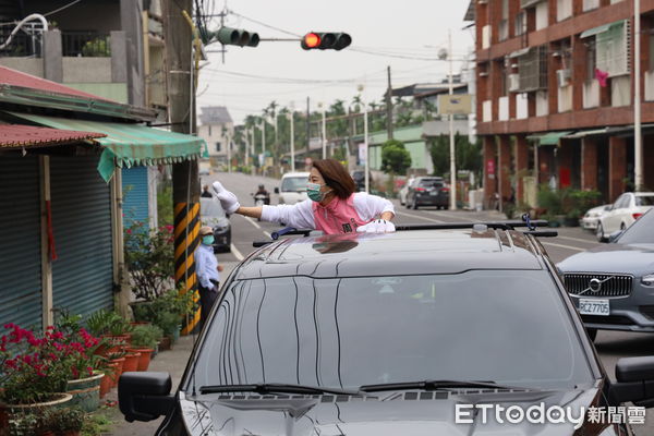 民調初選黃金週末　周春米大雨中啟動車隊掃街爭取唯一支持 | ETtoda