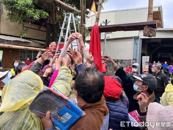 ▲▼嘉義市光路里武當山玄天上帝廟傳承200年盪鞦韆民俗活動 。（圖／記者翁伊森攝）