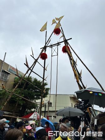 ▲▼嘉義市光路里武當山玄天上帝廟傳承200年盪鞦韆民俗活動 。（圖／記者翁伊森攝）