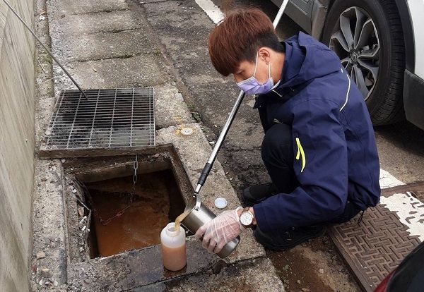 ▲環保人員取樣稽查。（圖／桃園市政府環保局提供）