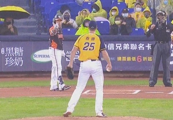 ▲陳傑憲對決泰迪 。（圖／翻攝自CPBL.TV）