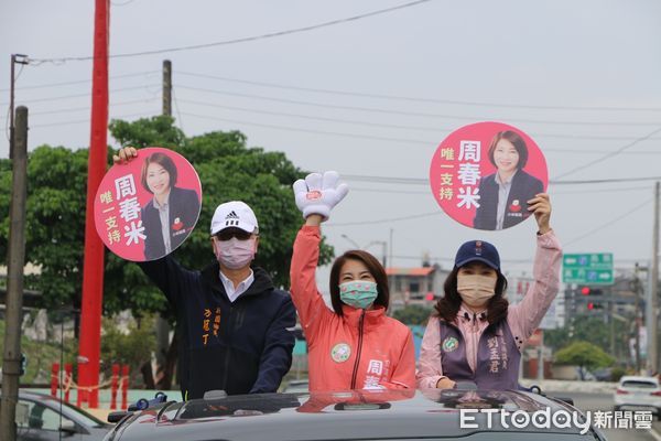 ▲民進黨屏東縣長初選參選人立法委員周春米，3日於萬丹、東港車隊掃街             。（圖／記者陳崑福翻攝，下同）