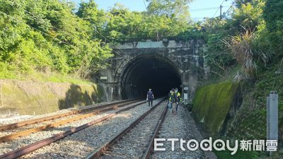 男突從避車洞跳出！「火車煞不住」當場撞斃　屍塊散落數百米