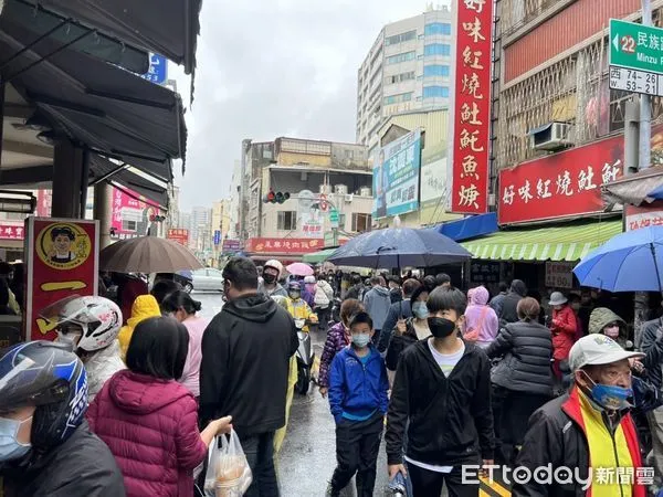 ▲清明連假台南天氣雖然稍為濕冷，但依舊不影響遊客旅行台南的興致，各地遊客爆棚。（圖／記者林悅翻攝，下同）