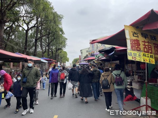 ▲清明連假台南天氣雖然稍為濕冷，但依舊不影響遊客旅行台南的興致，各地遊客爆棚。（圖／記者林悅翻攝，下同）