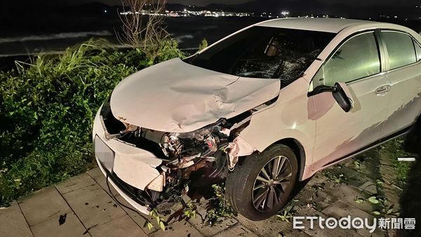 ▲北海岸死亡車禍！轎車撞飛咖啡店老闆…他噴飛30米傷重不治。（圖／記者郭世賢翻攝）