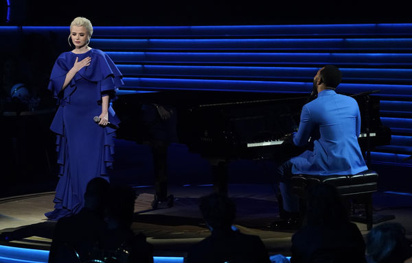 ▲▼第64屆葛萊美獎，烏克蘭總統演說、約翰傳奇與烏克蘭詩人和歌手演出。（圖／達志影像／美聯社）