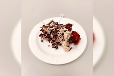 癌末妻病房彌留！夫忍淚過最後一個節…醫師卻哭了：蛋糕是模糊的