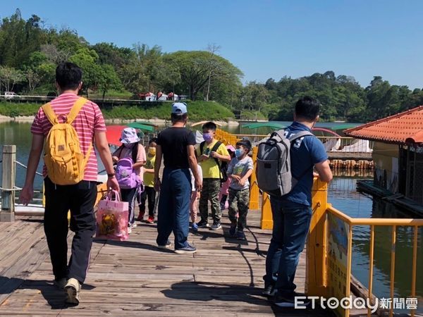 ▲台南市鹿耳門聖母廟花火派對吸引20萬人，兒童節台南各景點湧現闔家出遊人潮。（圖／記者林悅翻攝，下同）