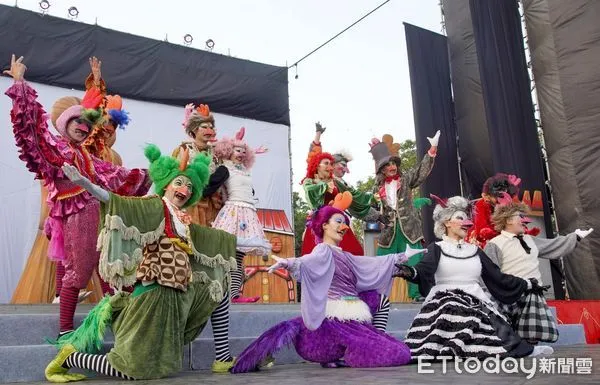 ▲紙風車劇團7月1日將在竹山鎮演出，圖為《雞城故事》公演情形。（圖／資料照片）