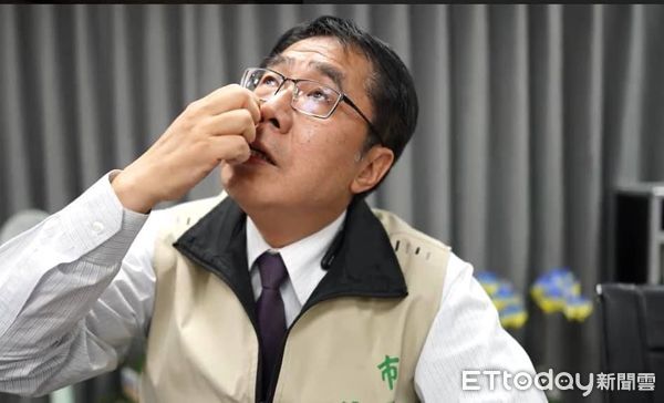 ▲台南市長黃偉哲與確診者足跡重疊列自我健康監測10天，衛生局並呼籲足跡重疊者進行篩檢。（圖／翻攝自黃偉哲臉書及林悅翻攝）