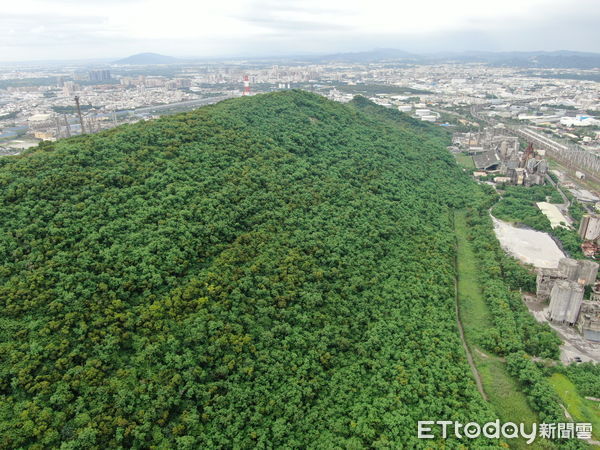 ▲全臺距百貨公司最近的半屏山保安林             。（圖／記者陳崑福翻攝，下同）