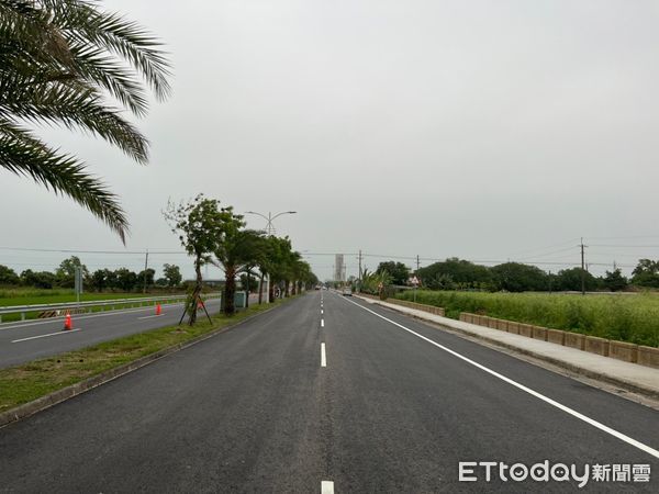 ▲南科特定區L、M區聯外道路目加溜灣及西拉雅大道，今已完成主線AC鋪設工作，已大大提高用路舒適度。（圖／記者林悅翻攝，下同）