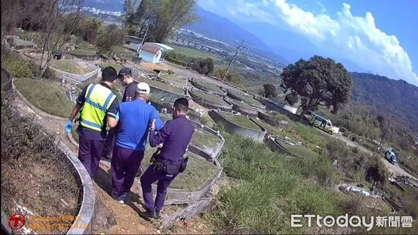 ▲老翁百里返鄉掃墓中暑體力不支，集集警迅速協助就醫（下同）。（圖／記者高堂堯翻攝）
