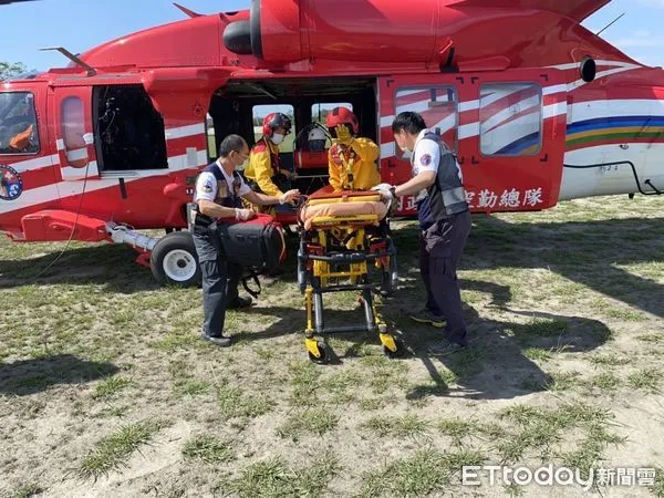 ▲▼趙姓男子登山遭落石擊中臉部造成口鼻大量流血，空勤總隊直升機吊掛救援。（圖／記者吳世龍翻攝）