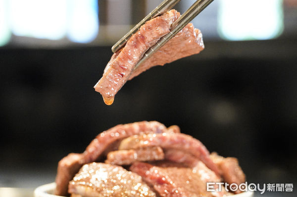 ▲熊一頂級燒肉，只要身分證含有「012」任2碼，即可免費開吃新品「卜卜蜆鍋」吃到飽，而每月壽星可享有「美國SRF極黑和牛」無限吃。（圖／馬辣提供）