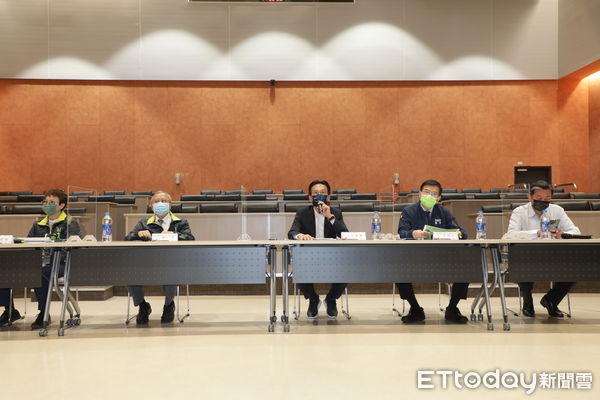 ▲台南市政府與地方立法委員，邀請交通部長王國材至台南考察捷運系統型式擇定及優先路網之規劃進度。（圖／記者林悅翻攝，下同）