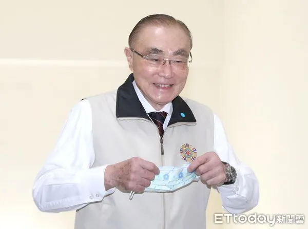 ▲▼立法院外交及國防委員會 退輔會主委馮世寬堵訪。（圖／記者屠惠剛攝）