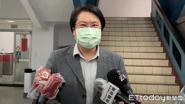 ▲▼基隆市長林右昌右眼出血。（圖／記者郭世賢翻攝）