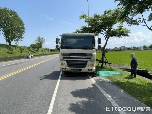 ▲▼宜蘭五結鄉溪濱路三段，6日發生婦人不幸遭砂石車輾斃事件。（圖／記者游芳男翻攝，下同）