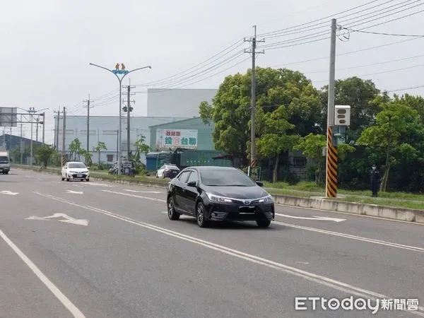 ▲▼ 新港月眉段新設「測速+闖紅燈」照相桿 。（圖／嘉義縣警局提供）