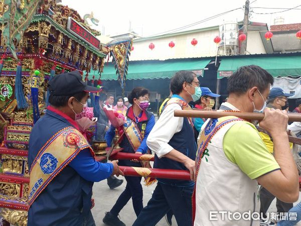 ▲蘇清泉按照步驟勤跑層             。（圖／蘇清泉服務團隊提供，下同）