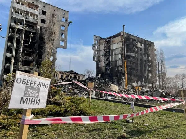 ▲▼烏克蘭首都基輔近郊城鎮博羅江卡的兩棟倒塌公寓底下發現了26具屍體。（圖／翻攝自推特／@VenediktovaIV）